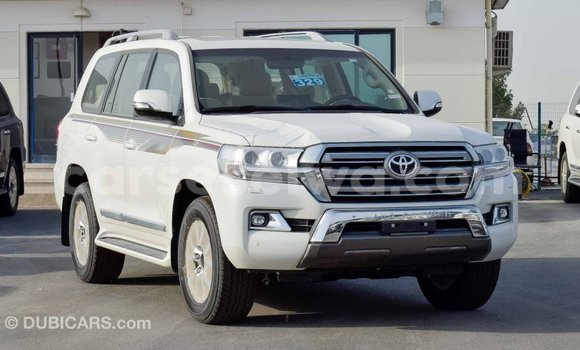Acheter Import Voiture Toyota Land Cruiser Blanc à Import - Dubai, East Mahé Acheter Import Voiture Toyota Land Cruiser Blanc à Import - Dubai, East Mahé