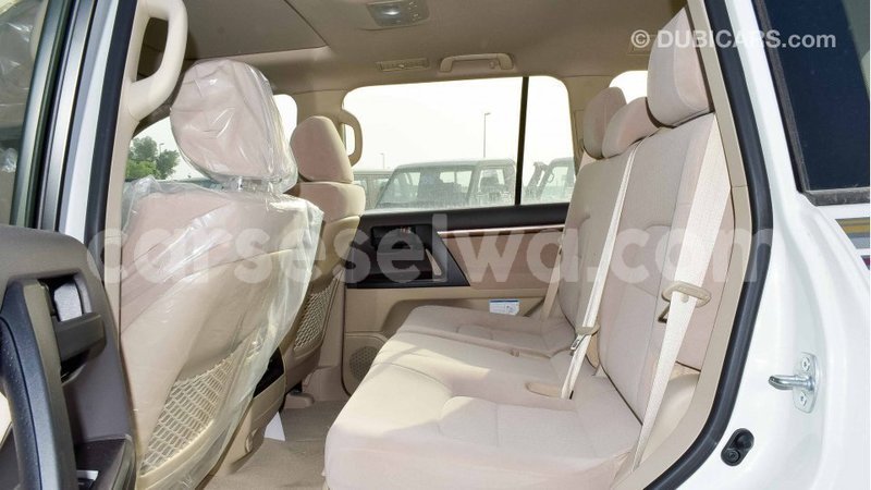 Big with watermark toyota land cruiser east mah%c3%a9 import dubai 5364