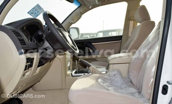 Acheter Import Voiture Toyota Land Cruiser Blanc à Import - Dubai, East Mahé Acheter Import Voiture Toyota Land Cruiser Blanc à Import - Dubai, East Mahé
