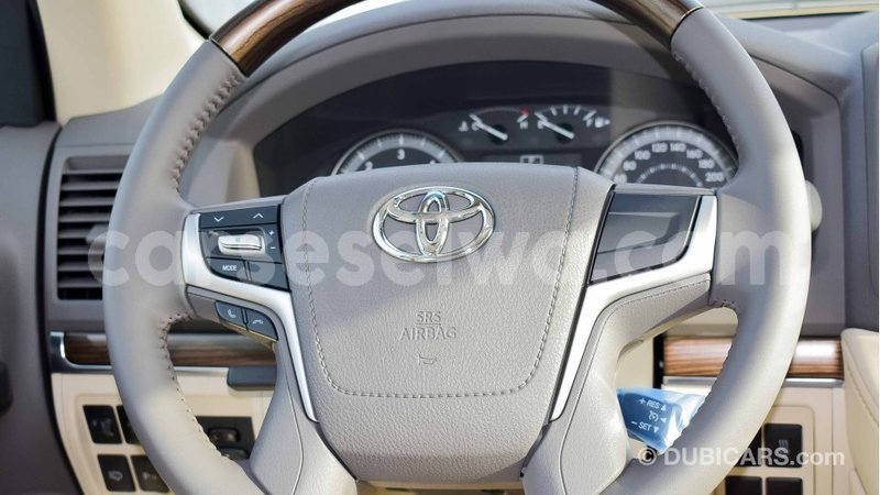 Big with watermark toyota land cruiser east mah%c3%a9 import dubai 5364