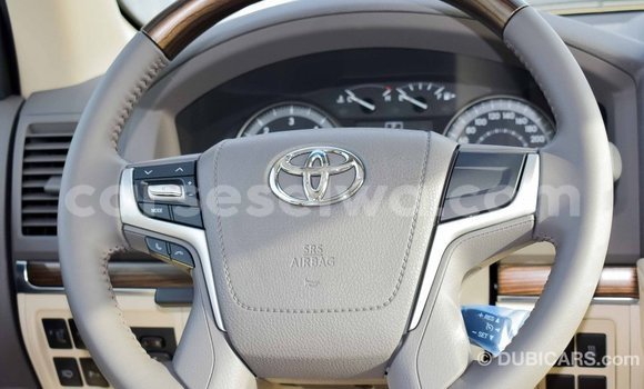 Acheter Import Voiture Toyota Land Cruiser Blanc à Import - Dubai, East Mahé Acheter Import Voiture Toyota Land Cruiser Blanc à Import - Dubai, East Mahé