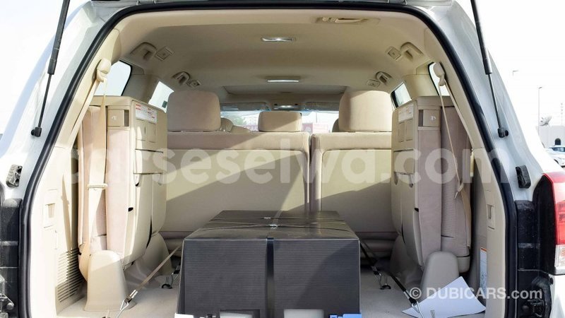 Big with watermark toyota land cruiser east mah%c3%a9 import dubai 5364