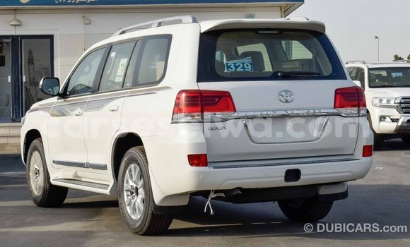 Acheter Import Voiture Toyota Land Cruiser Blanc à Import - Dubai, East Mahé Acheter Import Voiture Toyota Land Cruiser Blanc à Import - Dubai, East Mahé