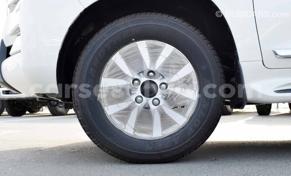 Acheter Import Voiture Toyota Land Cruiser Blanc à Import - Dubai, East Mahé Acheter Import Voiture Toyota Land Cruiser Blanc à Import - Dubai, East Mahé