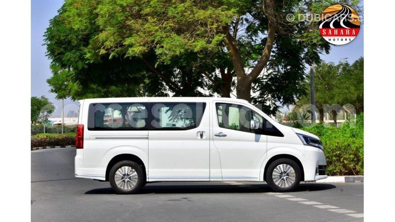 Big with watermark toyota granvia east mah%c3%a9 import dubai 5371