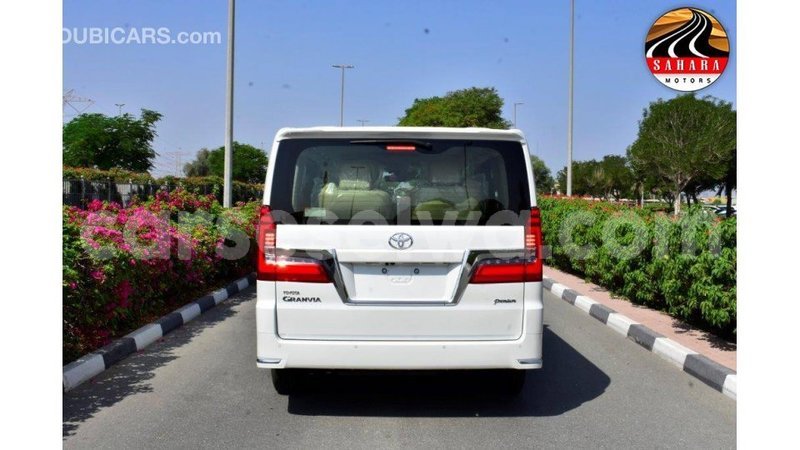 Big with watermark toyota granvia east mah%c3%a9 import dubai 5371