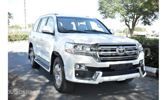 Buy Import Toyota Land Cruiser White Car in Import - Dubai in East Mahé Buy Import Toyota Land Cruiser White Car in Import - Dubai in East Mahé