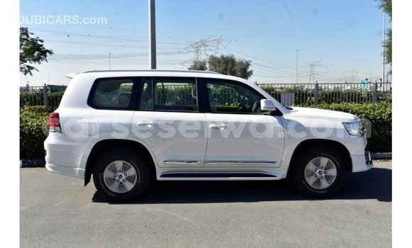 Buy Import Toyota Land Cruiser White Car in Import - Dubai in East Mahé Buy Import Toyota Land Cruiser White Car in Import - Dubai in East Mahé