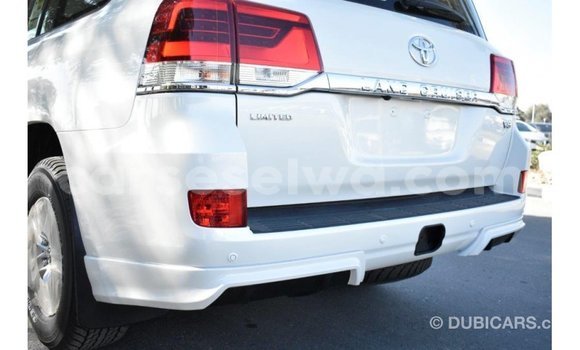 Buy Import Toyota Land Cruiser White Car in Import - Dubai in East Mahé Buy Import Toyota Land Cruiser White Car in Import - Dubai in East Mahé