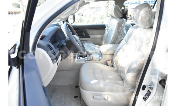 Buy Import Toyota Land Cruiser White Car in Import - Dubai in East Mahé Buy Import Toyota Land Cruiser White Car in Import - Dubai in East Mahé