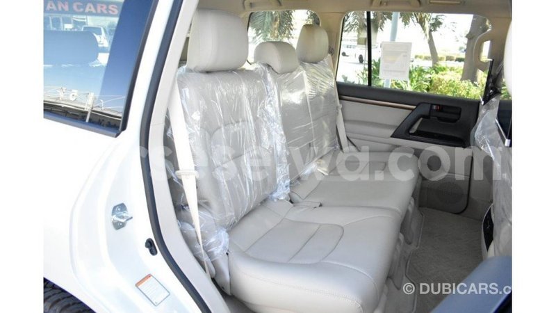 Big with watermark toyota land cruiser east mah%c3%a9 import dubai 5372