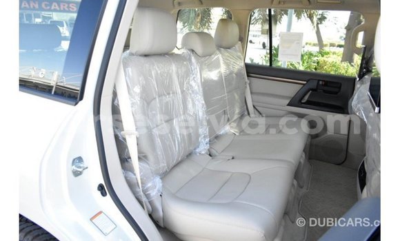 Buy Import Toyota Land Cruiser White Car in Import - Dubai in East Mahé Buy Import Toyota Land Cruiser White Car in Import - Dubai in East Mahé
