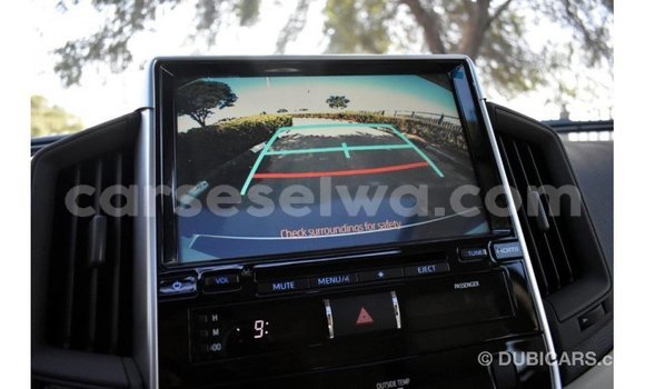 Buy Import Toyota Land Cruiser White Car in Import - Dubai in East Mahé Buy Import Toyota Land Cruiser White Car in Import - Dubai in East Mahé