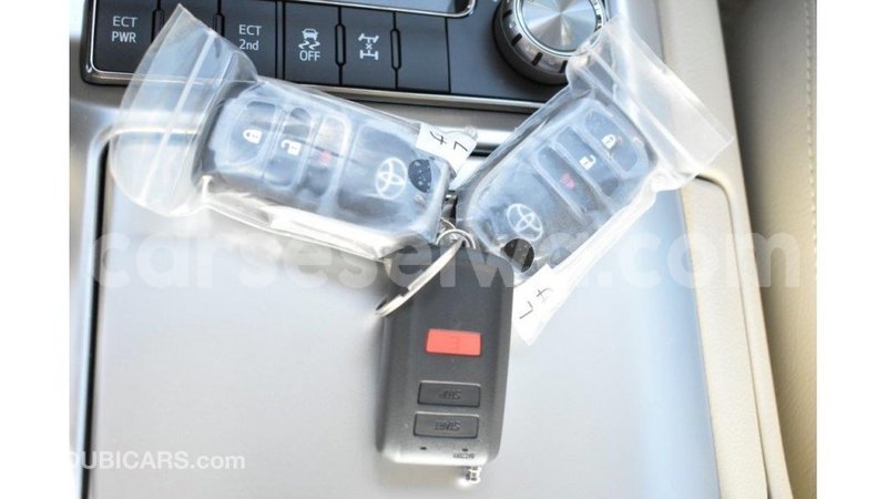 Big with watermark toyota land cruiser east mah%c3%a9 import dubai 5372