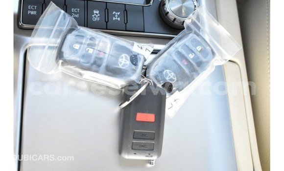 Buy Import Toyota Land Cruiser White Car in Import - Dubai in East Mahé Buy Import Toyota Land Cruiser White Car in Import - Dubai in East Mahé