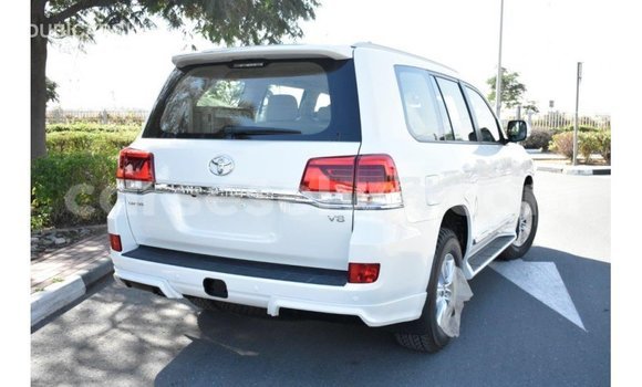 Buy Import Toyota Land Cruiser White Car in Import - Dubai in East Mahé Buy Import Toyota Land Cruiser White Car in Import - Dubai in East Mahé