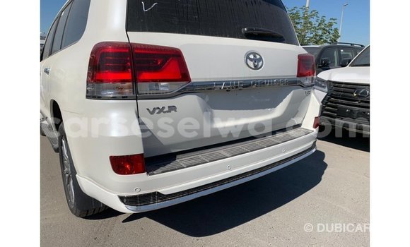 Acheter Import Voiture Toyota Land Cruiser Blanc à Import - Dubai, East Mahé Acheter Import Voiture Toyota Land Cruiser Blanc à Import - Dubai, East Mahé