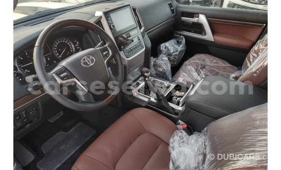 Buy Import Toyota Land Cruiser White Car in Import - Dubai in East Mahé Buy Import Toyota Land Cruiser White Car in Import - Dubai in East Mahé