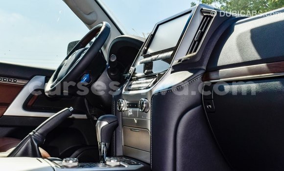 Acheter Import Voiture Toyota Land Cruiser Noir à Import - Dubai, East Mahé Acheter Import Voiture Toyota Land Cruiser Noir à Import - Dubai, East Mahé