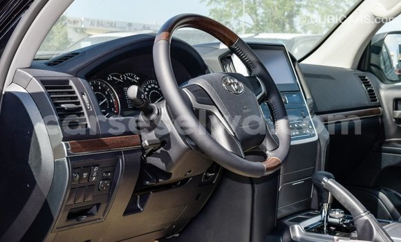 Acheter Import Voiture Toyota Land Cruiser Noir à Import - Dubai, East Mahé Acheter Import Voiture Toyota Land Cruiser Noir à Import - Dubai, East Mahé