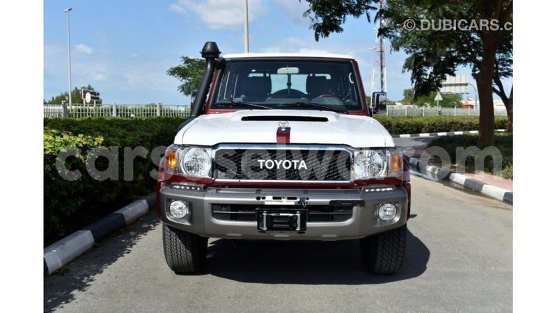 Big with watermark toyota land cruiser east mah%c3%a9 import dubai 5387