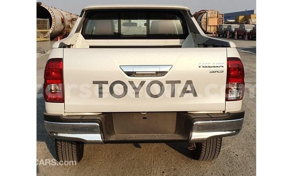 Acheter Import Voiture Toyota Hilux Blanc à Import - Dubai, East Mahé Acheter Import Voiture Toyota Hilux Blanc à Import - Dubai, East Mahé