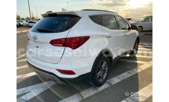 Acheter Import Voiture Hyundai Santa Fe Blanc à Import - Dubai, East Mahé Acheter Import Voiture Hyundai Santa Fe Blanc à Import - Dubai, East Mahé