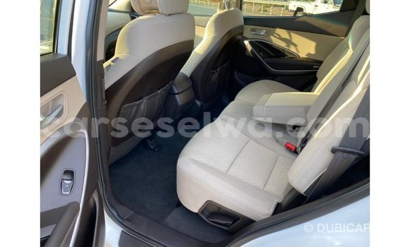 Acheter Import Voiture Hyundai Santa Fe Blanc à Import - Dubai, East Mahé Acheter Import Voiture Hyundai Santa Fe Blanc à Import - Dubai, East Mahé
