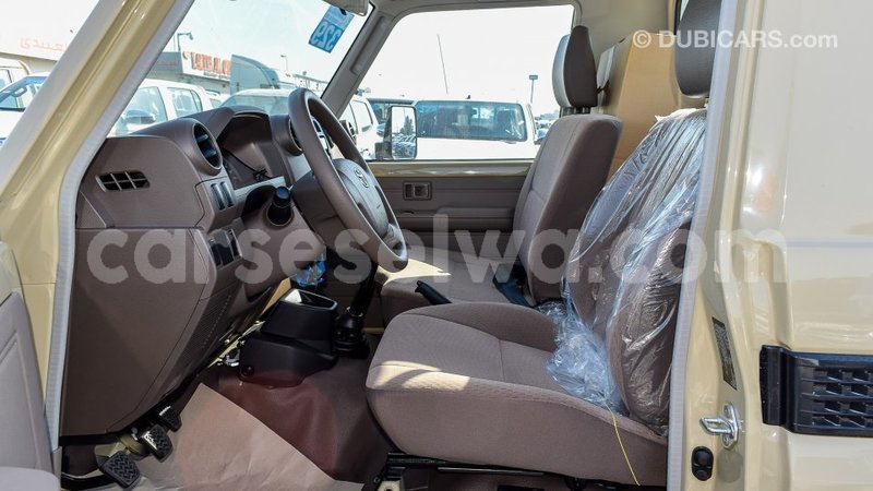 Big with watermark toyota land cruiser east mah%c3%a9 import dubai 5400