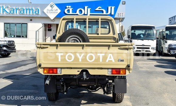 Acheter Import Voiture Toyota Land Cruiser Beige à Import - Dubai, East Mahé Acheter Import Voiture Toyota Land Cruiser Beige à Import - Dubai, East Mahé