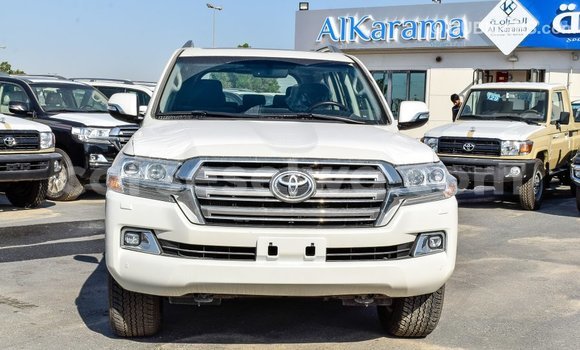 Acheter Import Voiture Toyota Land Cruiser Blanc à Import - Dubai, East Mahé Acheter Import Voiture Toyota Land Cruiser Blanc à Import - Dubai, East Mahé