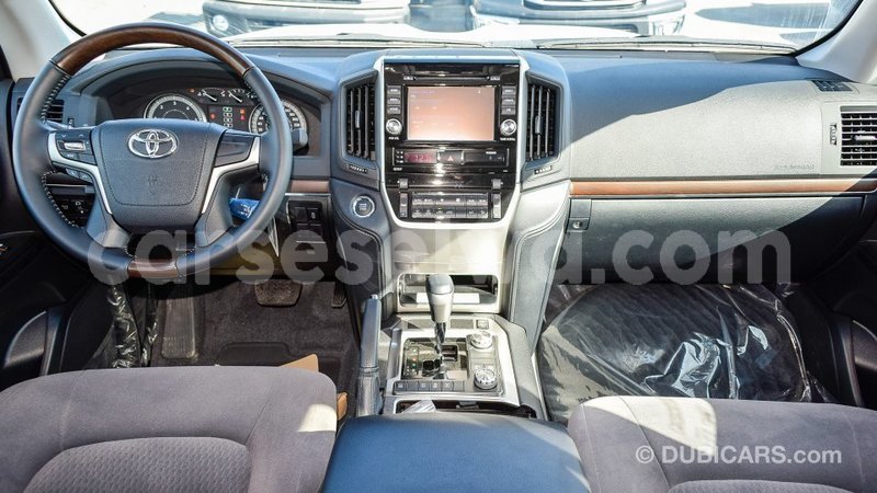 Big with watermark toyota land cruiser east mah%c3%a9 import dubai 5401
