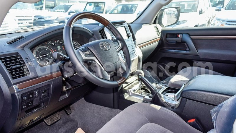 Big with watermark toyota land cruiser east mah%c3%a9 import dubai 5401