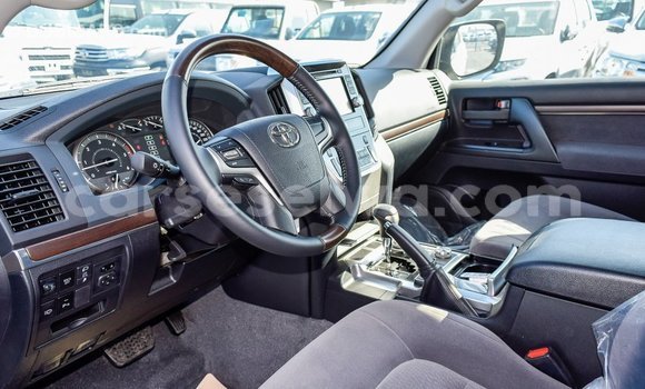 Acheter Import Voiture Toyota Land Cruiser Blanc à Import - Dubai, East Mahé Acheter Import Voiture Toyota Land Cruiser Blanc à Import - Dubai, East Mahé