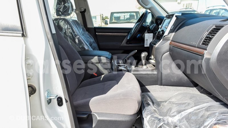 Big with watermark toyota land cruiser east mah%c3%a9 import dubai 5401