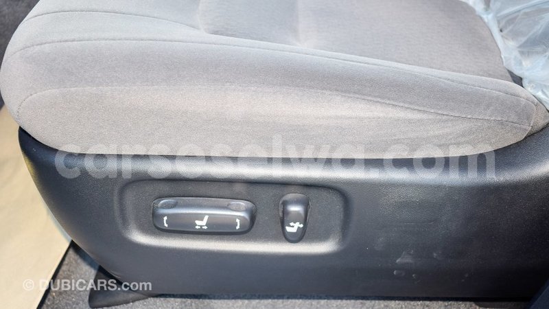 Big with watermark toyota land cruiser east mah%c3%a9 import dubai 5401