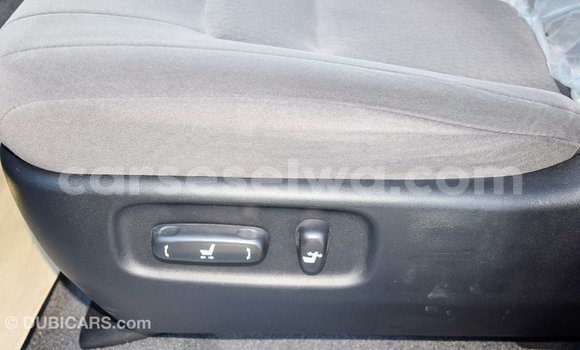 Acheter Import Voiture Toyota Land Cruiser Blanc à Import - Dubai, East Mahé Acheter Import Voiture Toyota Land Cruiser Blanc à Import - Dubai, East Mahé