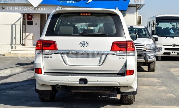 Acheter Import Voiture Toyota Land Cruiser Blanc à Import - Dubai, East Mahé Acheter Import Voiture Toyota Land Cruiser Blanc à Import - Dubai, East Mahé