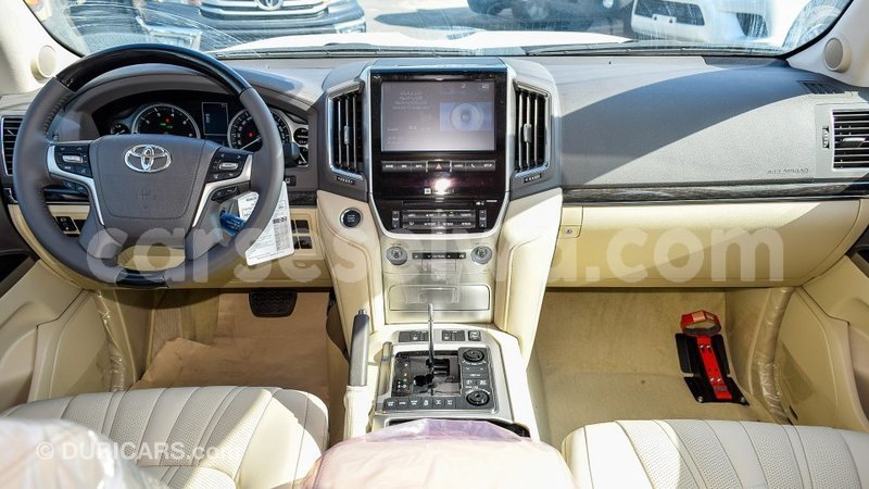 Big with watermark toyota land cruiser east mah%c3%a9 import dubai 5402