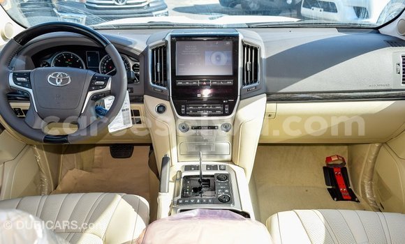 Acheter Import Voiture Toyota Land Cruiser Noir à Import - Dubai, East Mahé Acheter Import Voiture Toyota Land Cruiser Noir à Import - Dubai, East Mahé