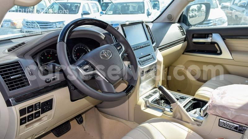 Big with watermark toyota land cruiser east mah%c3%a9 import dubai 5402