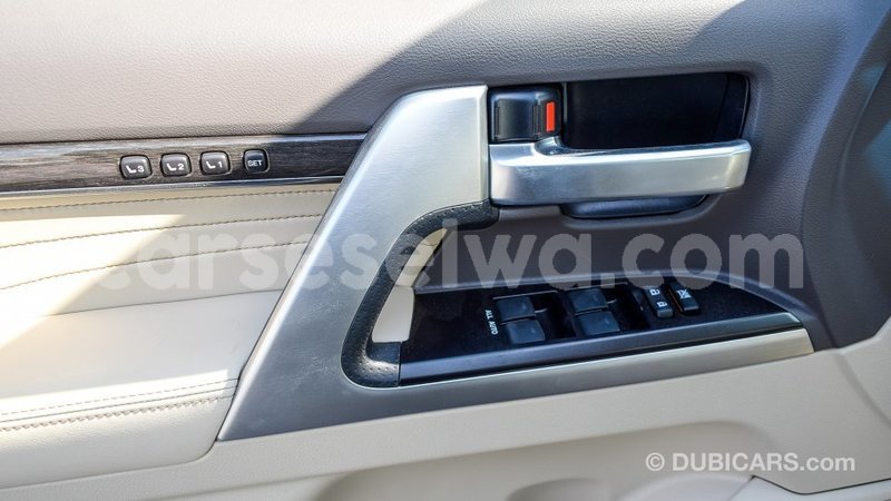 Big with watermark toyota land cruiser east mah%c3%a9 import dubai 5402