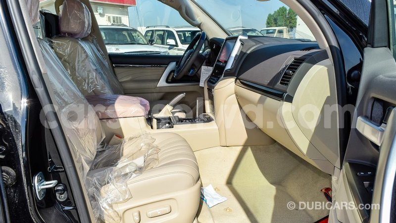 Big with watermark toyota land cruiser east mah%c3%a9 import dubai 5402