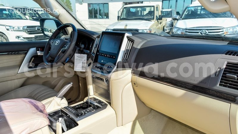 Big with watermark toyota land cruiser east mah%c3%a9 import dubai 5402