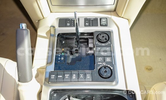 Acheter Import Voiture Toyota Land Cruiser Noir à Import - Dubai, East Mahé Acheter Import Voiture Toyota Land Cruiser Noir à Import - Dubai, East Mahé