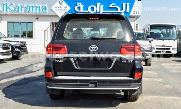 Acheter Import Voiture Toyota Land Cruiser Noir à Import - Dubai, East Mahé Acheter Import Voiture Toyota Land Cruiser Noir à Import - Dubai, East Mahé