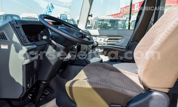 Acheter Import Voiture Toyota Coaster Blanc à Import - Dubai, East Mahé Acheter Import Voiture Toyota Coaster Blanc à Import - Dubai, East Mahé