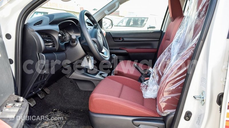 Big with watermark toyota hilux east mah%c3%a9 import dubai 5404