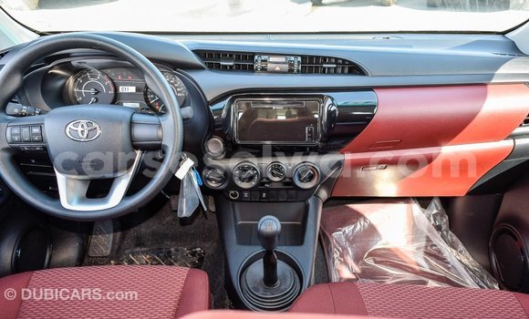 Acheter Import Voiture Toyota Hilux Blanc à Import - Dubai, East Mahé Acheter Import Voiture Toyota Hilux Blanc à Import - Dubai, East Mahé