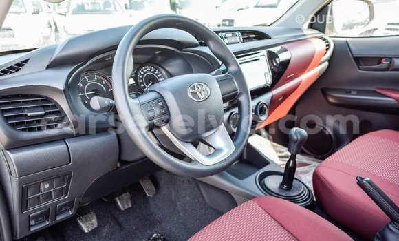 Acheter Import Voiture Toyota Hilux Blanc à Import - Dubai, East Mahé Acheter Import Voiture Toyota Hilux Blanc à Import - Dubai, East Mahé